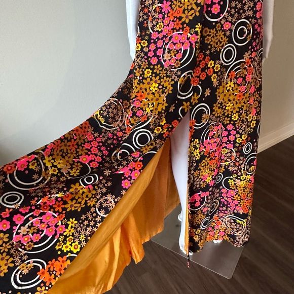 1970’s Vintage Halter Flower Power Maxi Dress - Picture 7 of 9